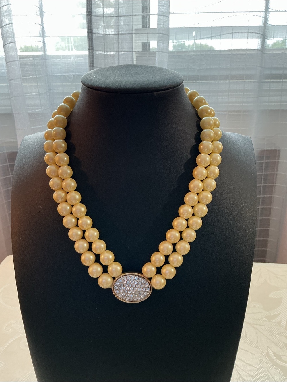 Avon Presidents Recognition Reversible Faux Pearl Vintage Gold Tone Necklace